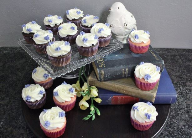 Cupcakes with Rosettes pic 2 - Whipped Frosting blog